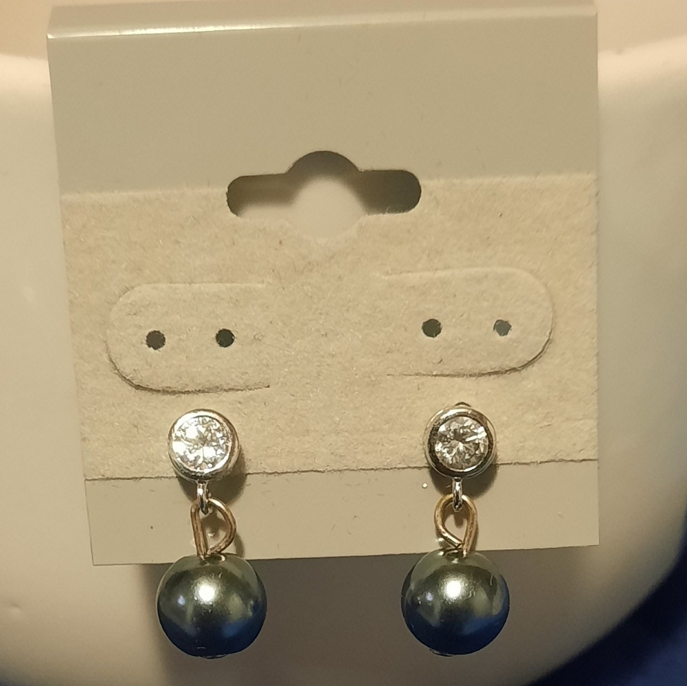 Crystal and gray pearlized bead earrings